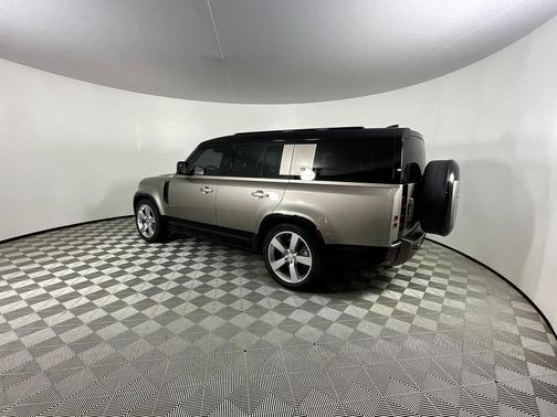 2023 Land Rover Defender 130 X-Dynamic SE