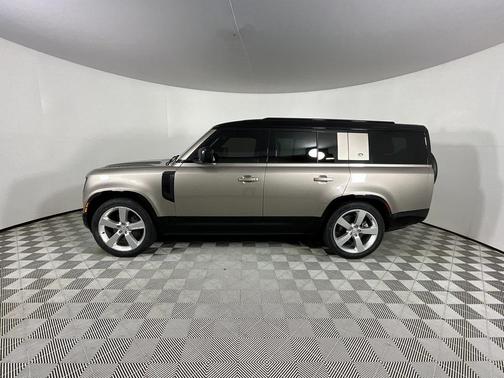2023 Land Rover Defender 130 X-Dynamic SE
