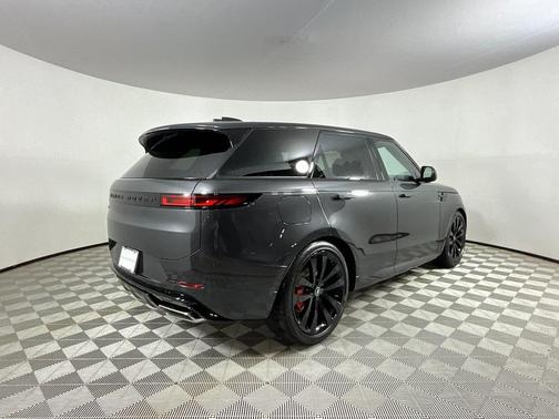 2025 Land Rover Range Rover Sport SE