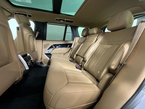 2025 Land Rover Range Rover P400 SE