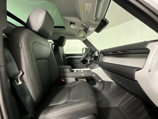 2025 Land Rover Defender 110 P400 S