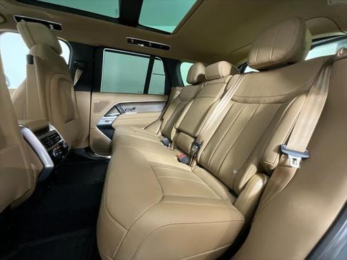 2025 Land Rover Range Rover P550e SE