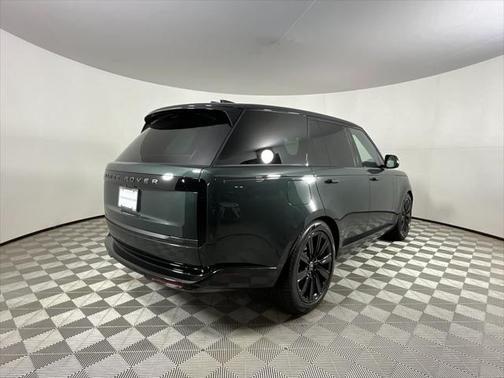 2025 Land Rover Range Rover P550e SE