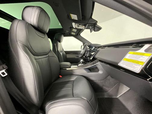 Santorini Black Metallic 2026 Land Rover Range Rover Sport SE