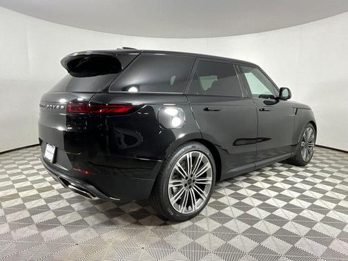 Santorini Black Metallic 2026 Land Rover Range Rover Sport SE