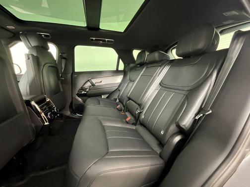 Santorini Black Metallic 2026 Land Rover Range Rover Sport SE