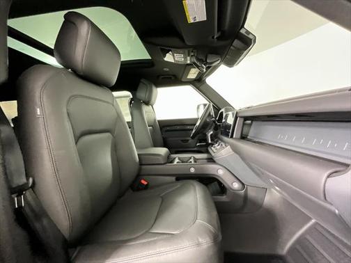 2025 Land Rover Defender 130 P400 X-Dynamic SE