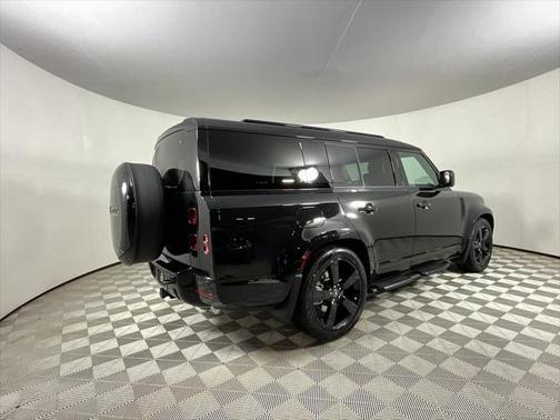 2025 Land Rover Defender 130 P400 X-Dynamic SE