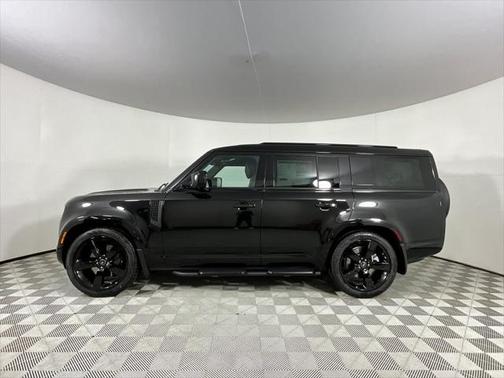 2025 Land Rover Defender 130 P400 X-Dynamic SE