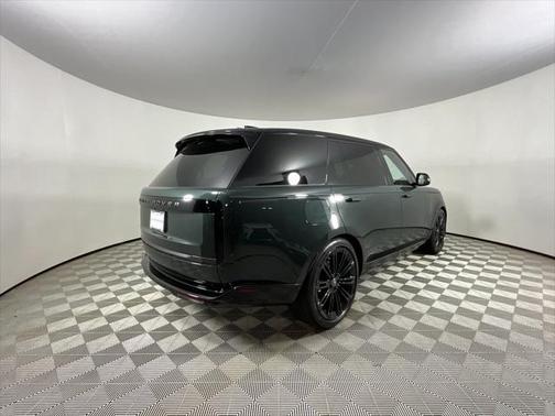 2025 Land Rover Range Rover P400 SE 7 Seat