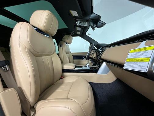 2025 Land Rover Range Rover P400 SE 7 Seat