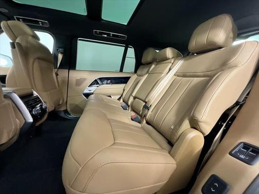 2025 Land Rover Range Rover P400 SE 7 Seat