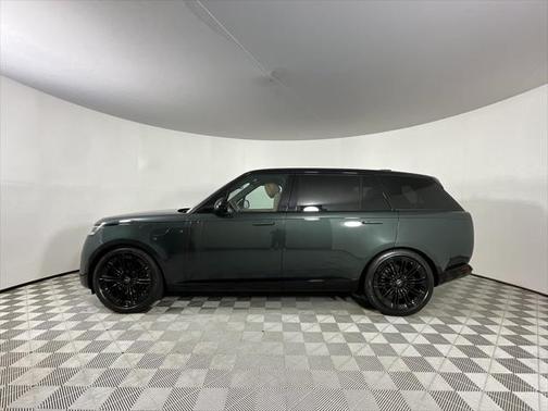 2025 Land Rover Range Rover P400 SE 7 Seat