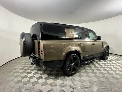 2025 Land Rover Defender 130 P400 X-Dynamic SE