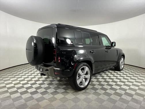 2025 Land Rover Defender 110 P400 X-Dynamic SE