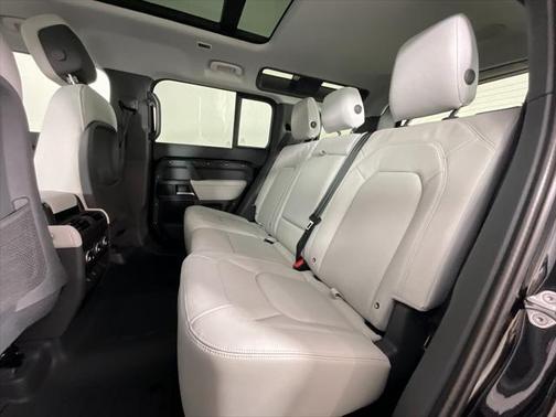 2025 Land Rover Defender 110 P400 X-Dynamic SE