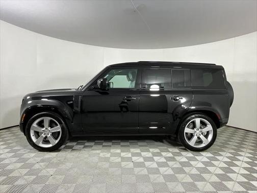 2025 Land Rover Defender 110 P400 X-Dynamic SE