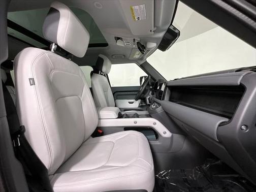 2025 Land Rover Defender 110 P400 X-Dynamic SE