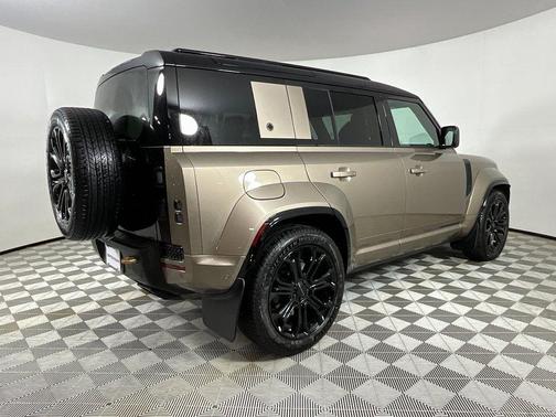 2026 Land Rover Defender 110 V8