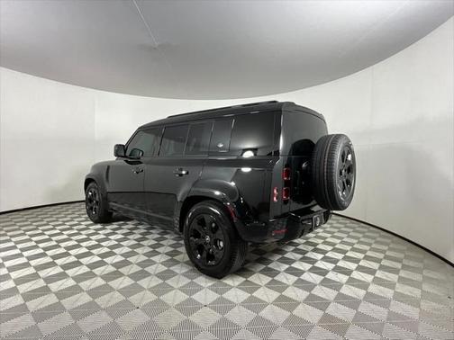 2023 Land Rover Defender 110 X-Dynamic SE