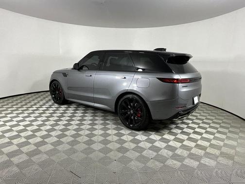 2025 Land Rover Range Rover Sport SE