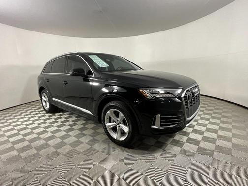 2023 Audi Q7 45 Premium Plus