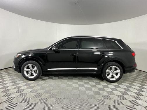 2023 Audi Q7 45 Premium Plus
