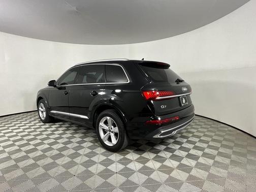 2023 Audi Q7 45 Premium Plus
