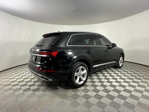 2023 Audi Q7 45 Premium Plus
