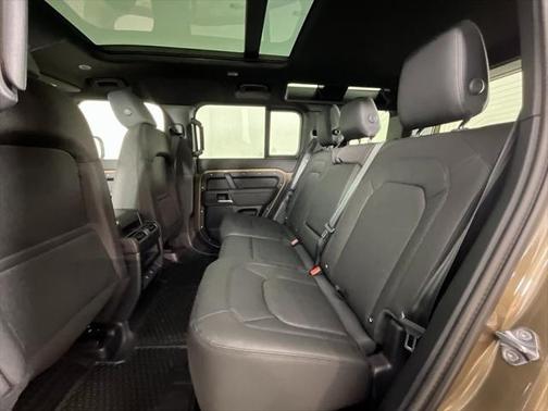 2025 Land Rover Defender 110 P400 S