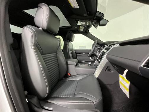 2025 Land Rover Discovery P300 S