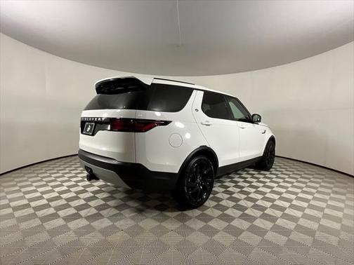 2025 Land Rover Discovery P300 S