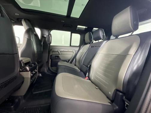 2025 Land Rover Defender 110 V8