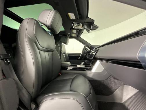 2025 Land Rover Range Rover P530 SE