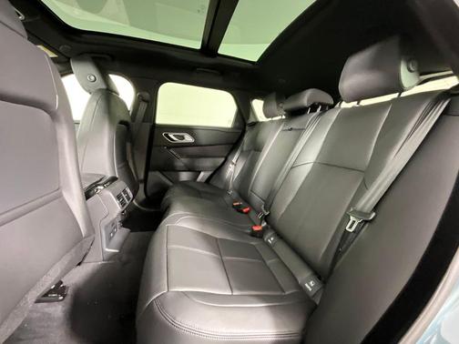 Giola Green Metallic 2026 Land Rover Range Rover Velar P250 SE R-Dynamic