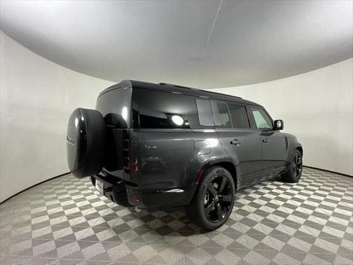 2025 Land Rover Defender 130 P400 X-Dynamic SE