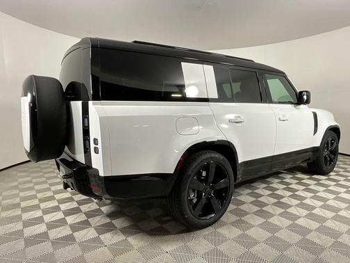 Fuji White 2026 Land Rover Defender P400 X-Dynamic SE