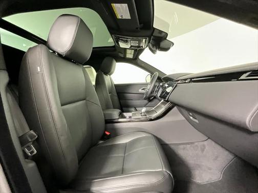 2026 Land Rover Range Rover Velar P250 SE R-Dynamic