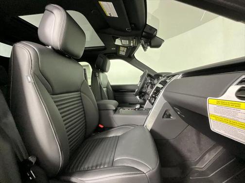 2025 Land Rover Discovery P300 S