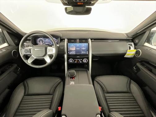 2025 Land Rover Discovery P300 S