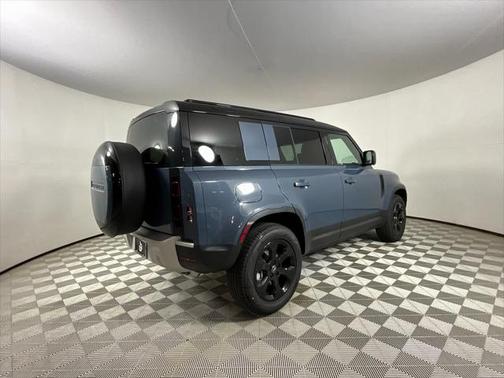 2025 Land Rover Defender 110 P400 S