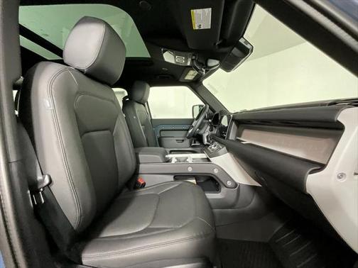 2025 Land Rover Defender 110 P400 S