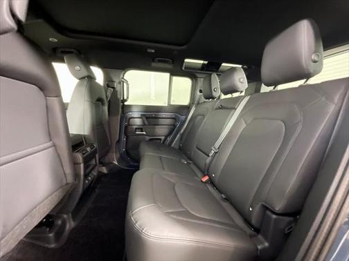 2025 Land Rover Defender 110 P300
