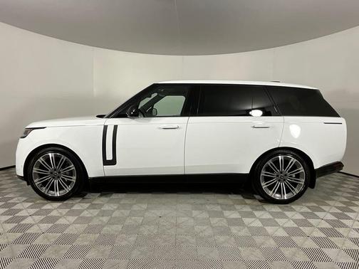 White 2025 Land Rover Range Rover P400 SE 7 Seat