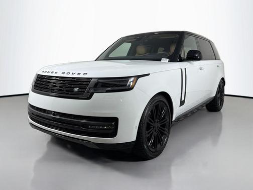Fuji White 2026 Land Rover Range Rover P400 SE 7 Seat