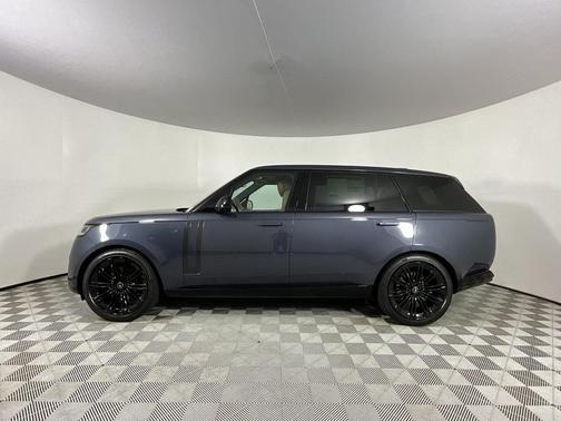 2025 Land Rover Range Rover P400 SE 7 Seat
