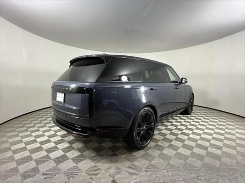 2025 Land Rover Range Rover P400 SE 7 Seat