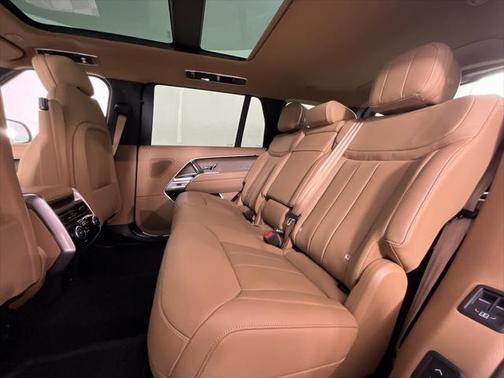2025 Land Rover Range Rover P400 SE 7 Seat