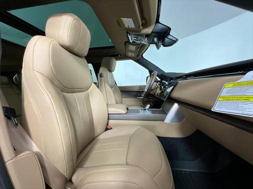 2025 Land Rover Range Rover P400 SE 7 Seat