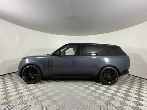 2025 Land Rover Range Rover P400 SE 7 Seat